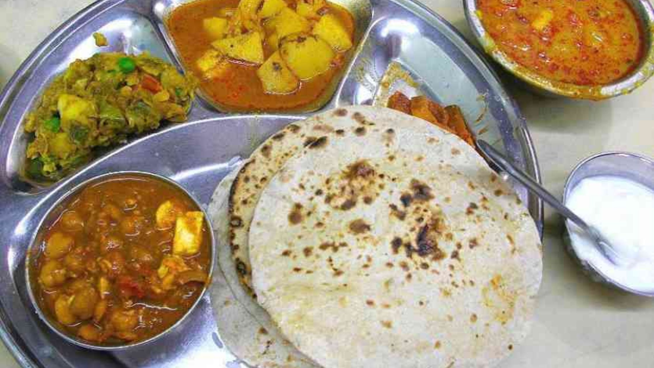 Food for 15 rupees near Maurya Lok Complex in Bihar