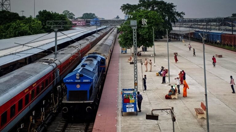 खुशखबरी: कटिहार-जोगबनी रेलखंड पर रेक के अभाव में बंद पड़ी दो जोड़ी ट्रेनों का परिचालन शुरू