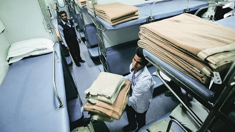 रेल यात्रियों को फिर से मिलेगा चादर, कंबल और तौलिया, महत्वपूर्ण ट्रेनों में होगी पहली जैसी सुविधा