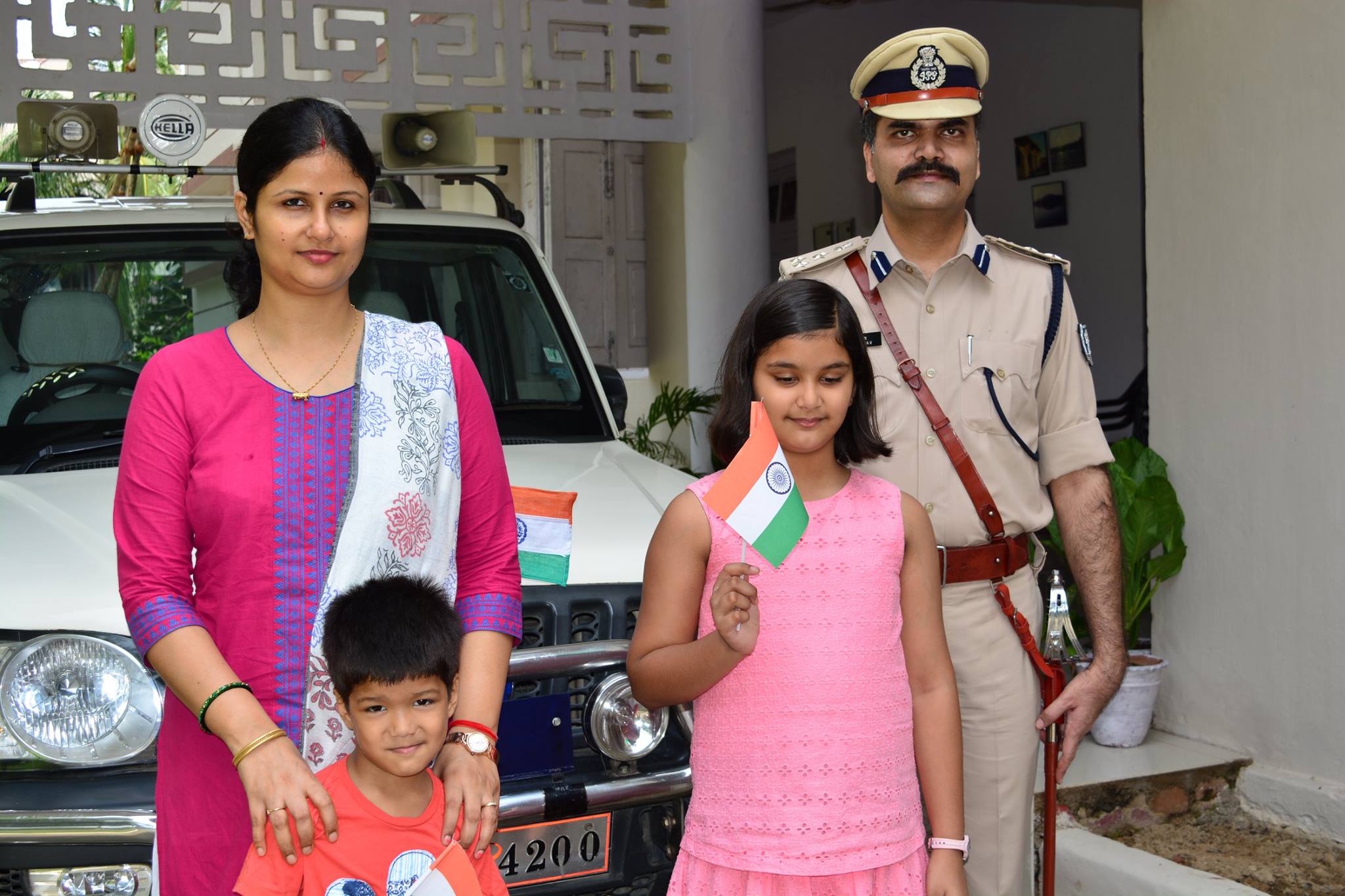 ips vikash vaibhav with his family