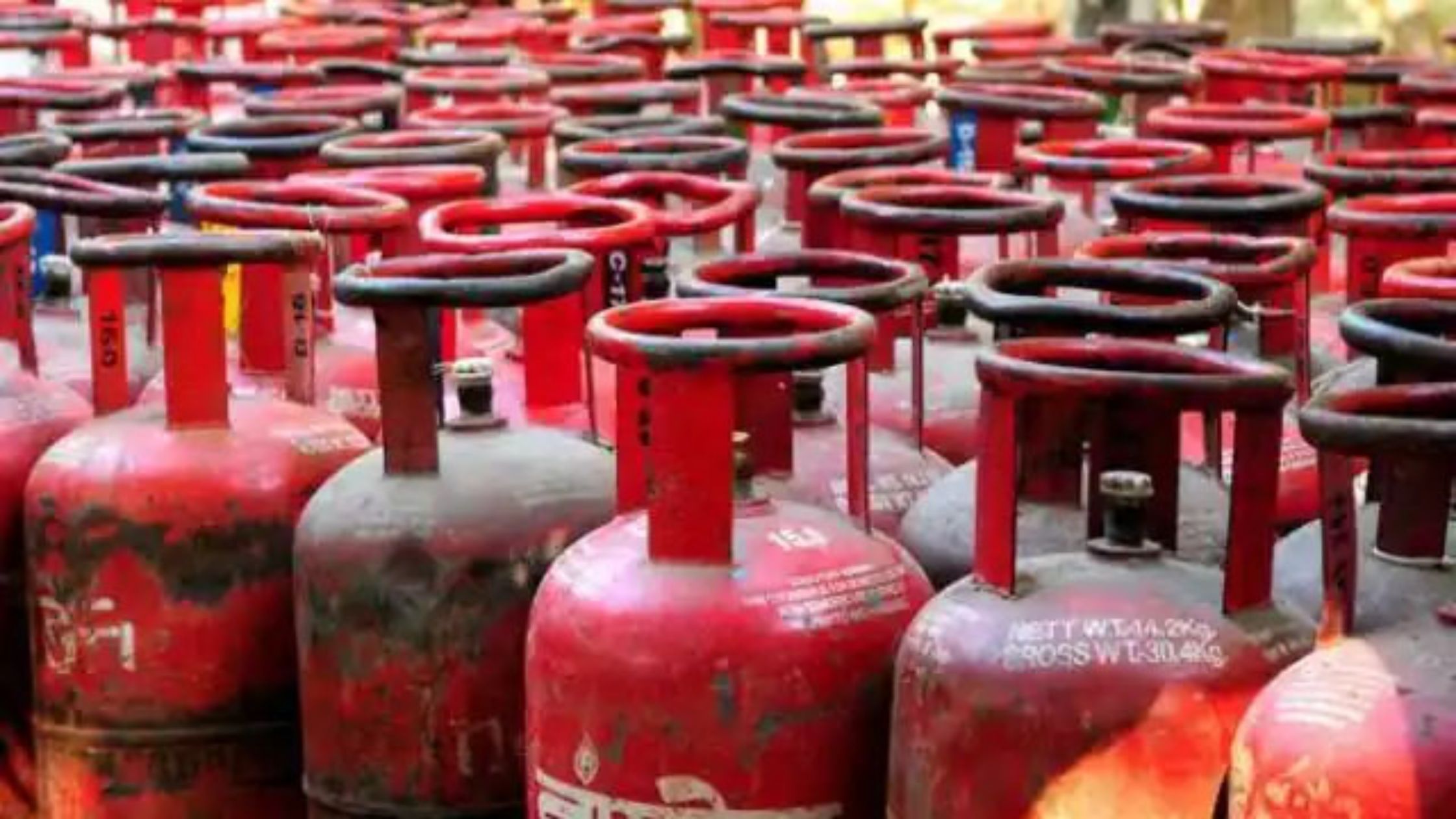 Buy Composite LPG Gas Cylinder at Rs.634 on New Year