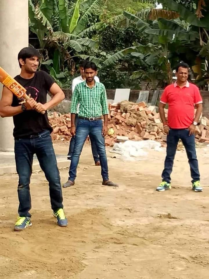 sushant singh rajput played cricket with village boys