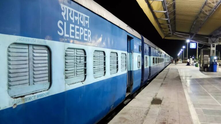 बिहार से दिल्ली समेत कई शहरों के लिए इतने दिनों की वेटिंग, इस दिन से चलेंगी पहले की तरह ट्रेनें