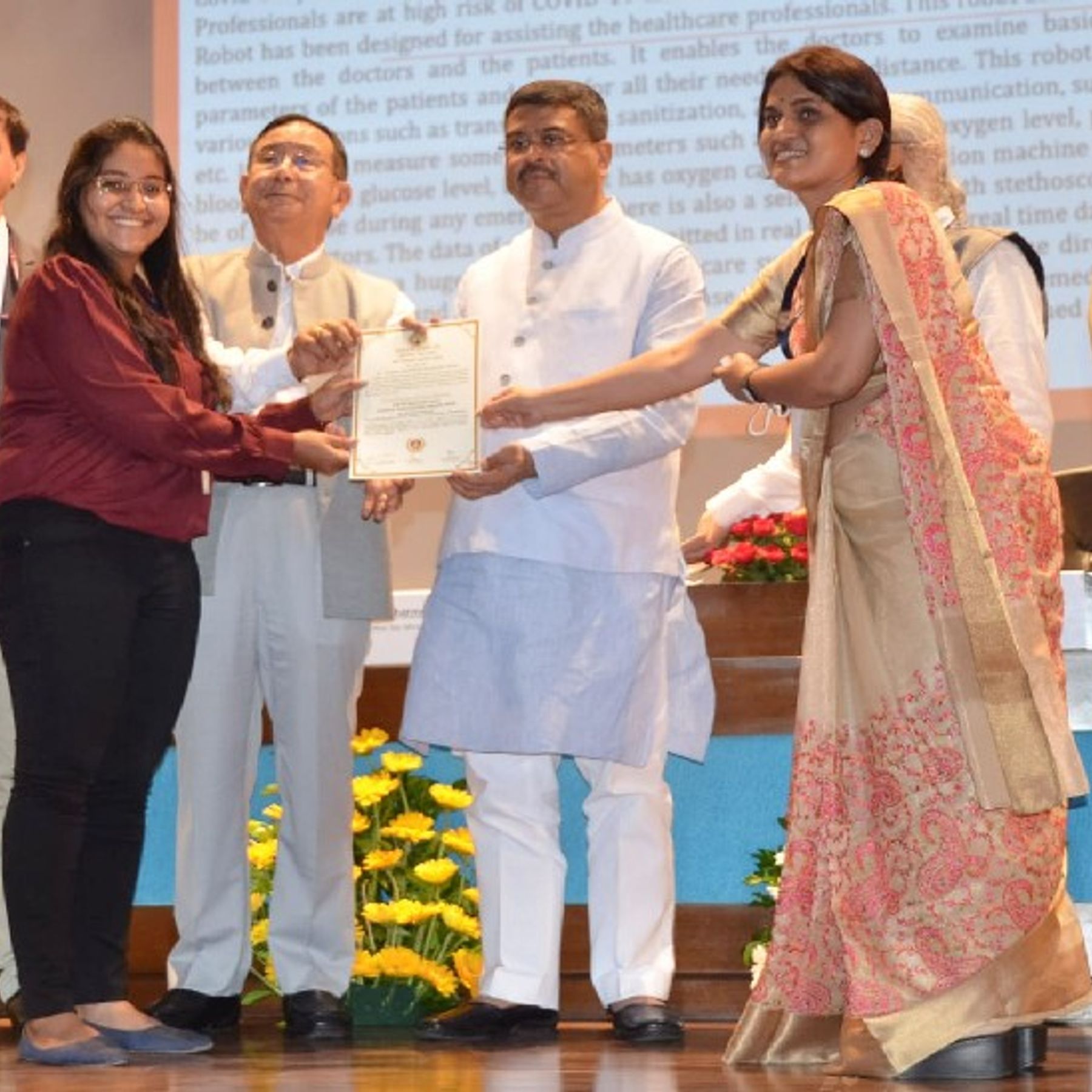 Akanksha has received Student Vishwakarma Award