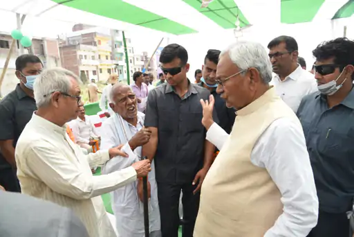 Chief Minister Nitish Kumar meeting people before the incident