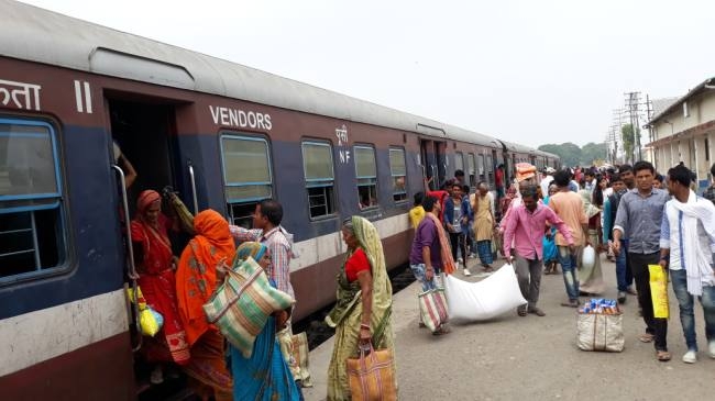 Katihar-Tejnarayanpur train