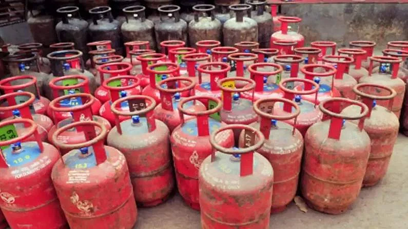 Non-subsidized gas cylinder becomes costlier by Rs 50