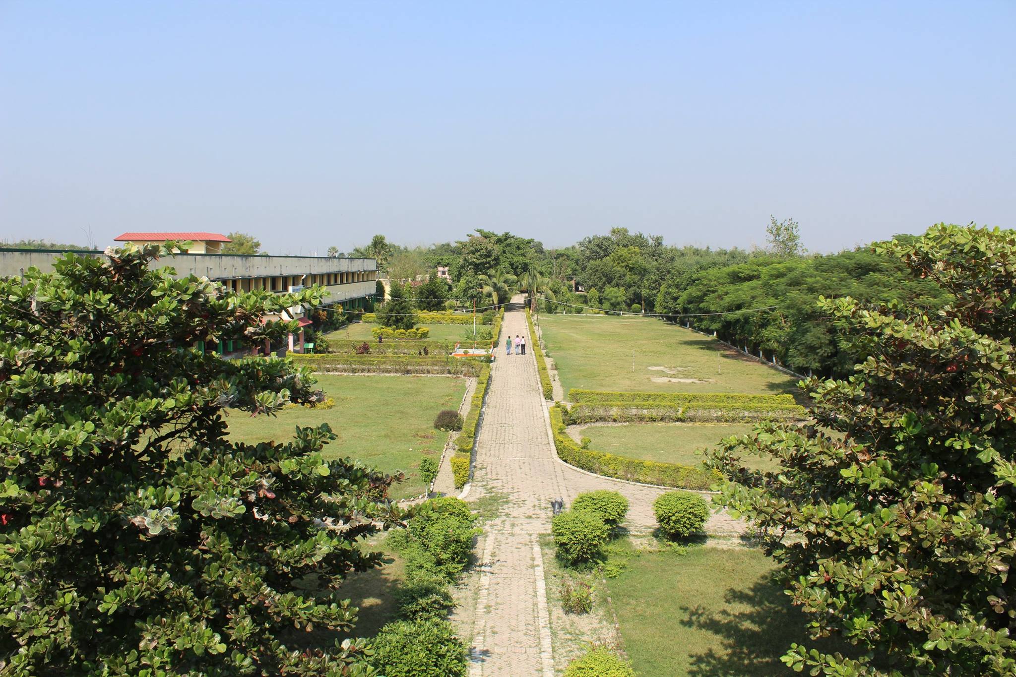 The campus of Sundari Devi Saraswati Vidya Mandir is spread over 12 acres.