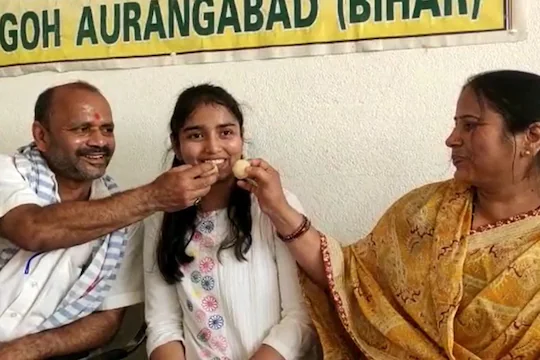 Bihar topper Pragya with her parents