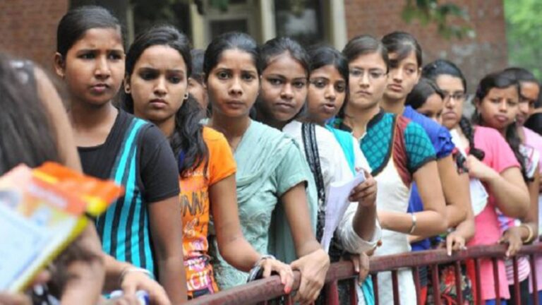 बिहार के युनिवर्सिटी का कारनामा, कल है परीक्षा लेकिन आज तक नहीं मिला छात्रों को प्रवेश पत्र
