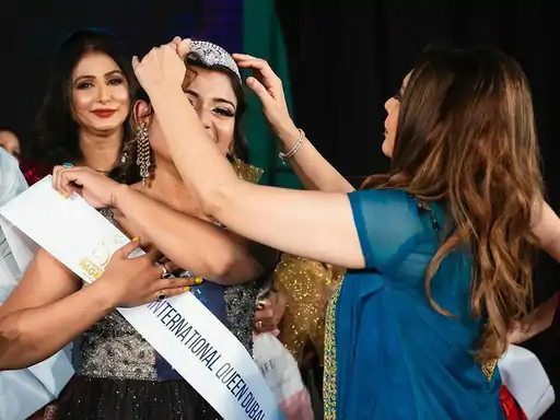 suramya priyadarshini won she international queen award in dubai