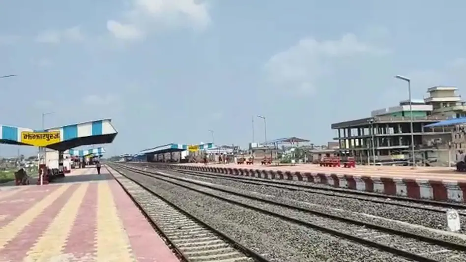 Jhanjharpur laukha rail section