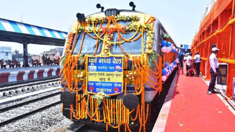 बिहार: 88 साल बाद झंझारपुर से सहरसा पहुंची ट्रैन, रेल मंत्री ने रेलवे लाइन का किया उद्घाटन
