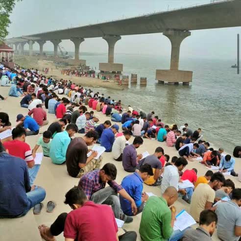 Preparation for competitive examination on the banks of Ganga