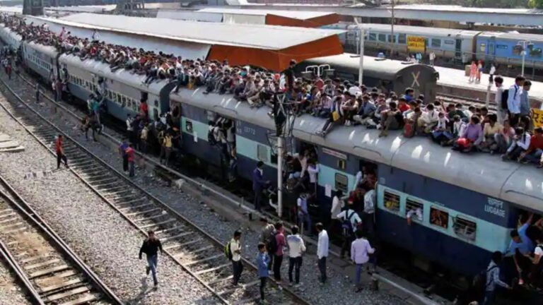 दिवाली छठ के चार महीने पहले ही बिहार आने वाली ट्रेनें फुल, संपर्क क्रांति में वेटिंग लिस्ट 300 पार