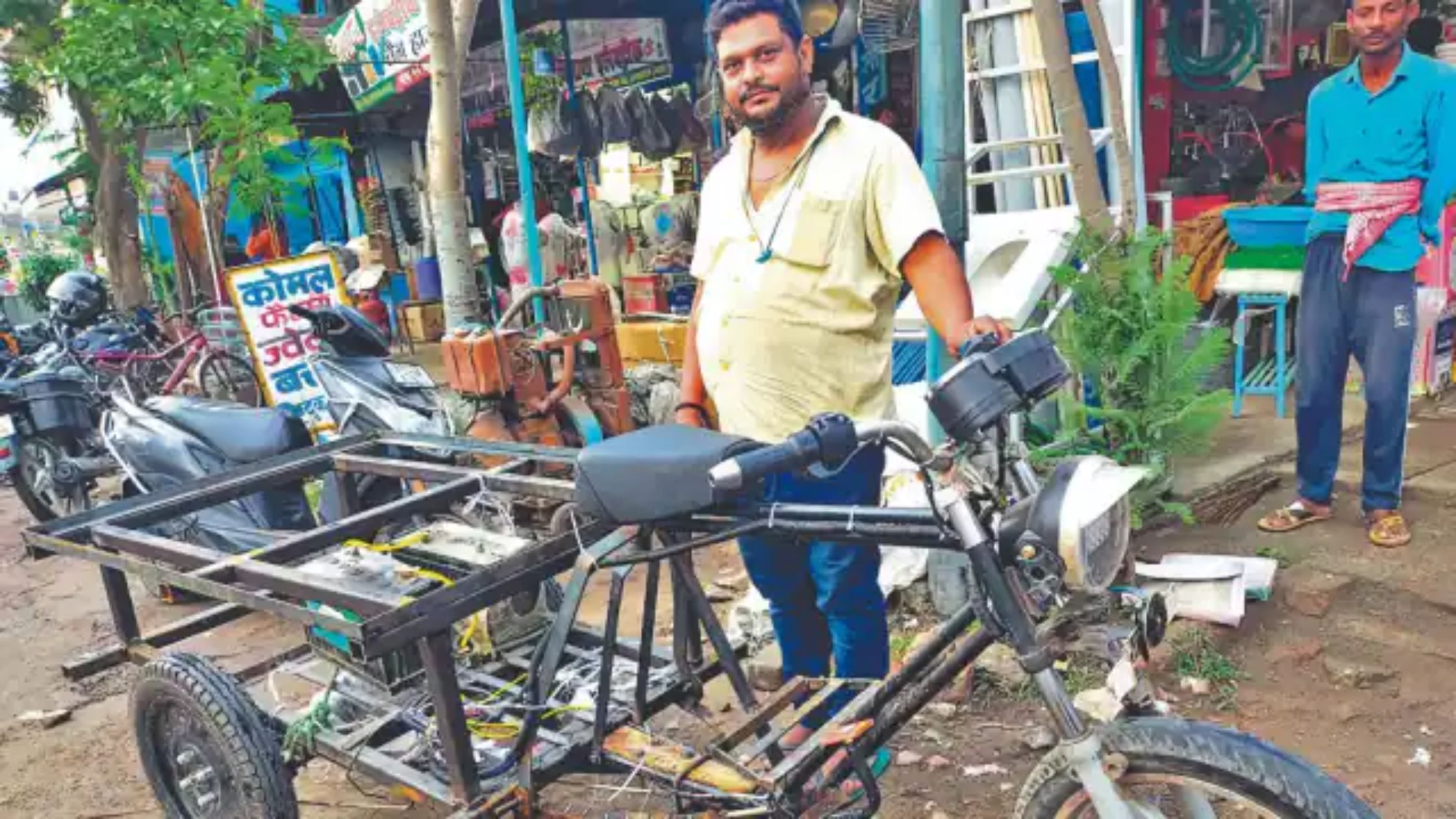 santosh aggarwal made battery operated rickshaw toto from junk