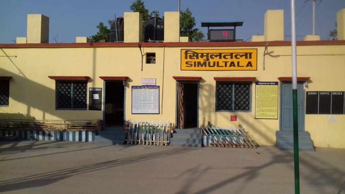 Complaint about teachers being seen at Simultala station