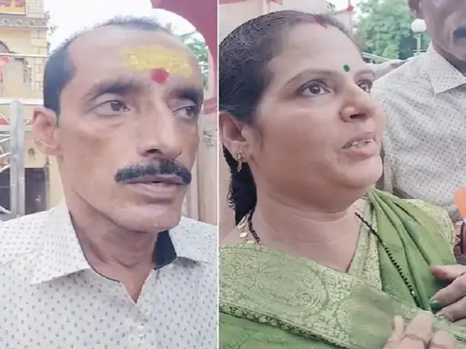 Akankshas parents distributed the tricolor at every intersection
