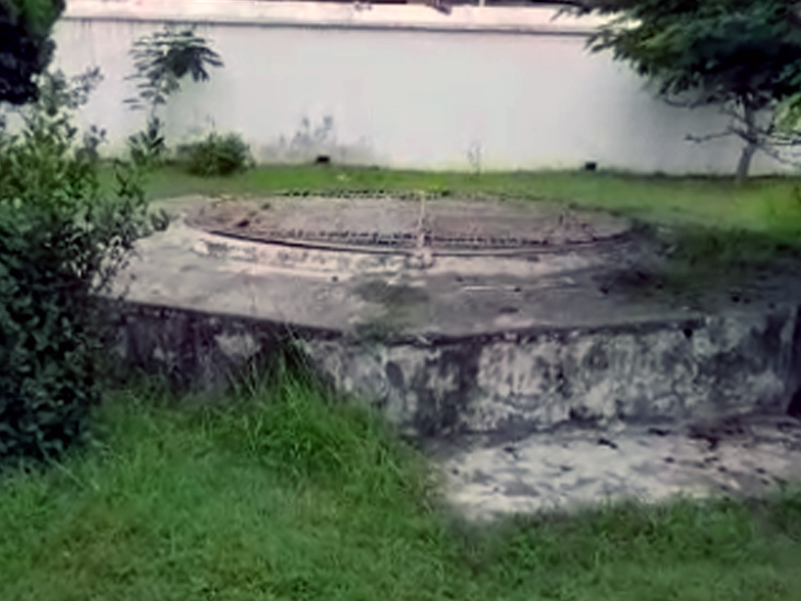 Even today the well is in the same way where Mahatma Gandhi used to take bath.