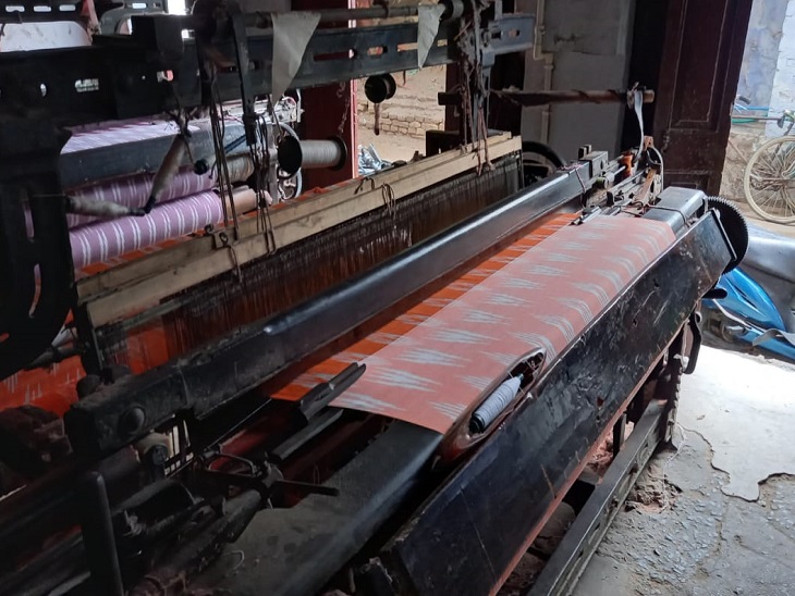 Sarees being made in Bhagalpur factories