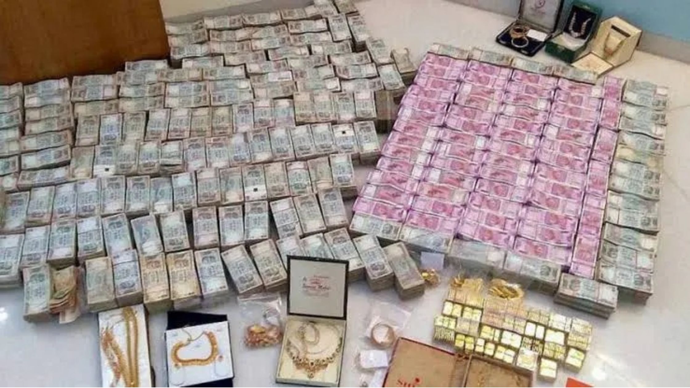 Vigilance Team Found 5 Crore Cash From Sanjay Kumar Rai
