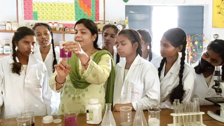 झारखण्ड में शिक्षा की अलख जगा रही बिहार की बेटी, मिलेगा राष्ट्रपति शिक्षक पुरस्कार