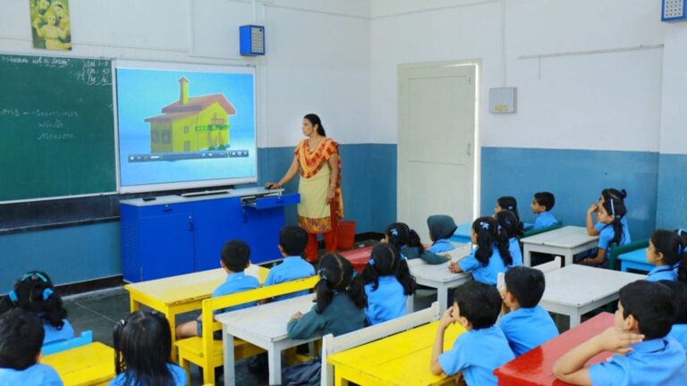 बिहार में स्कूल से लेकर विश्वविद्यालय तक दिखेगा बदलाव, स्मार्ट क्लास और नई शिक्षा नीति पर जोर
