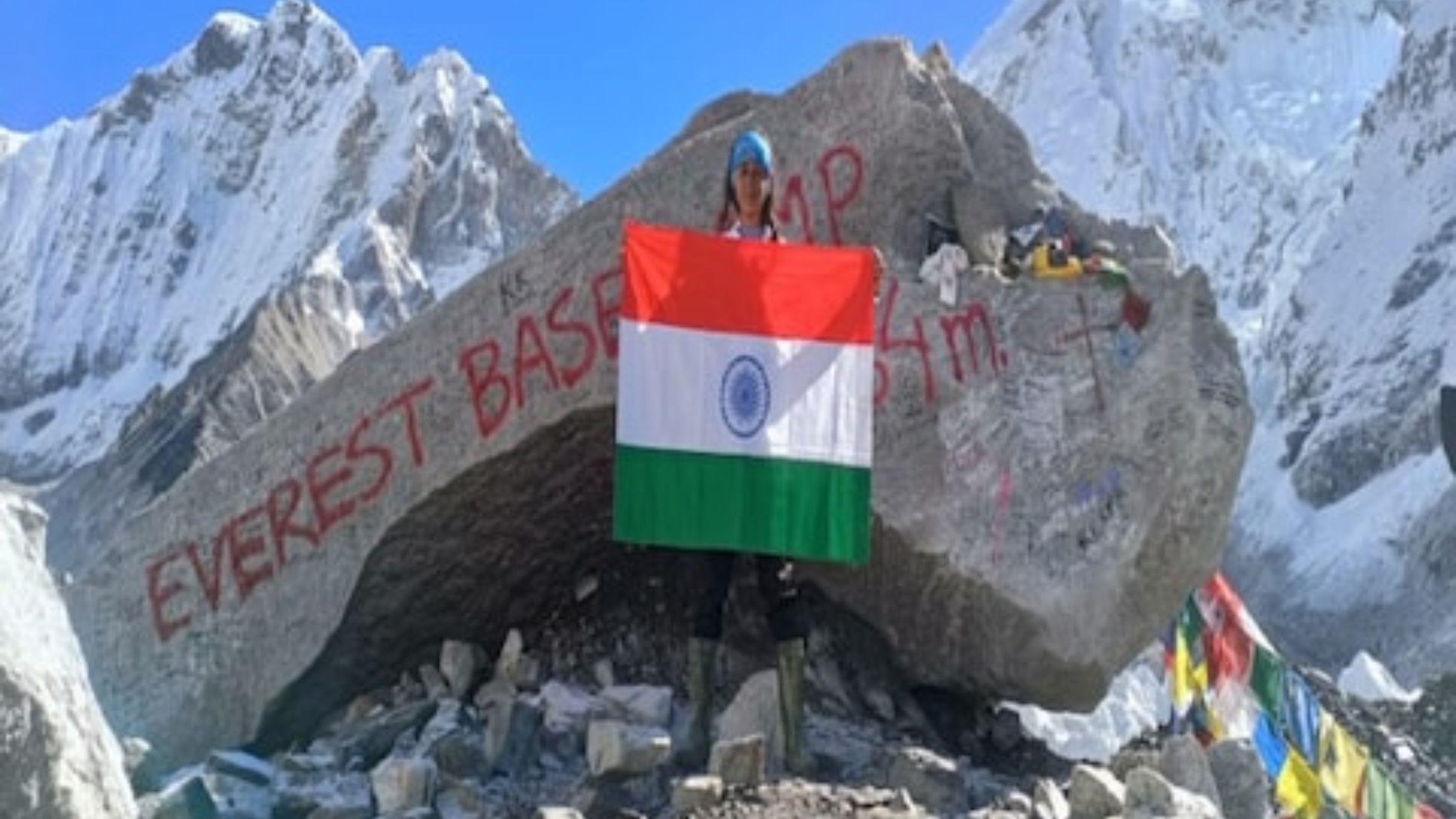 Neesha hoisted the tricolor on the highest peak of 18 thousand feet