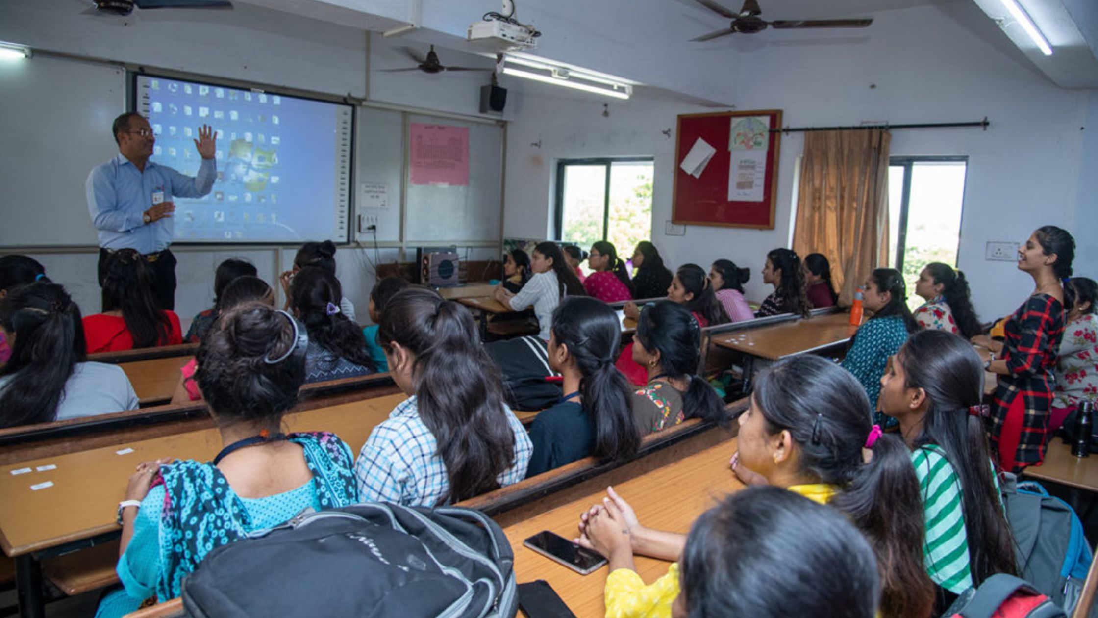 Digital Boards Are Being Provided For Digital Class For Colleges And Universities Of Bihar
